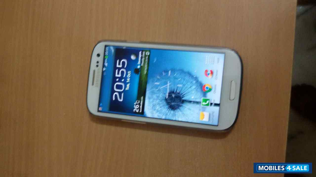 White Samsung Galaxy S3