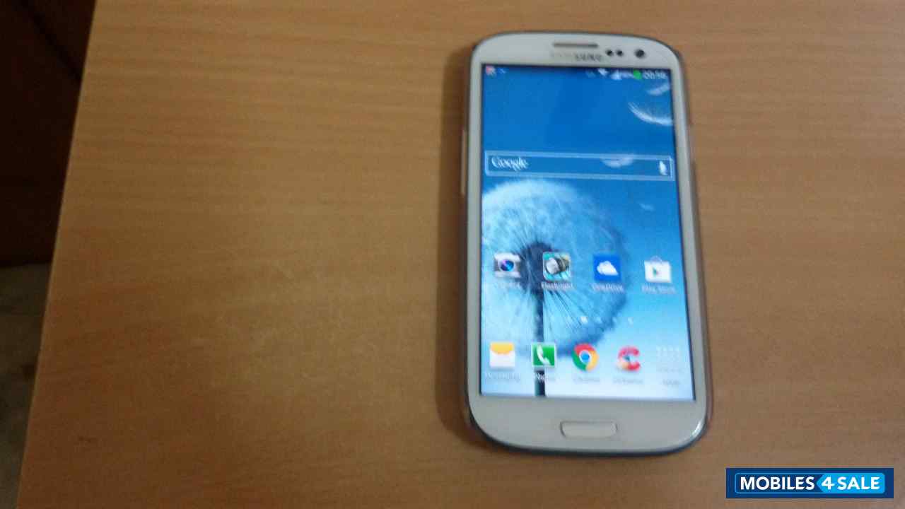 White Samsung Galaxy S3