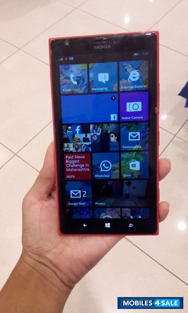 Red Nokia Lumia 1520