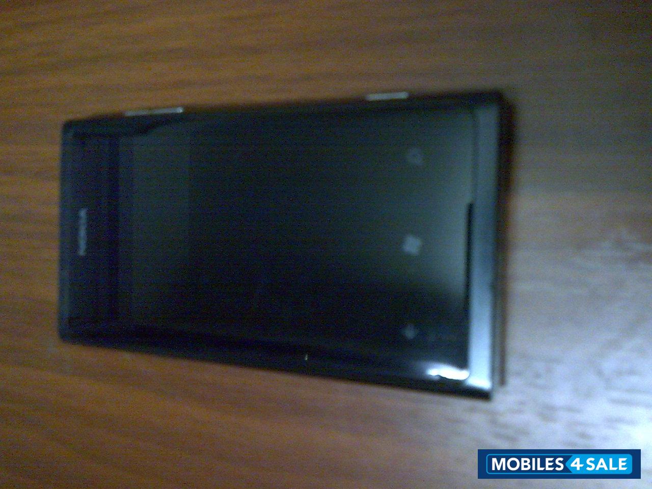 Black Nokia Lumia 800