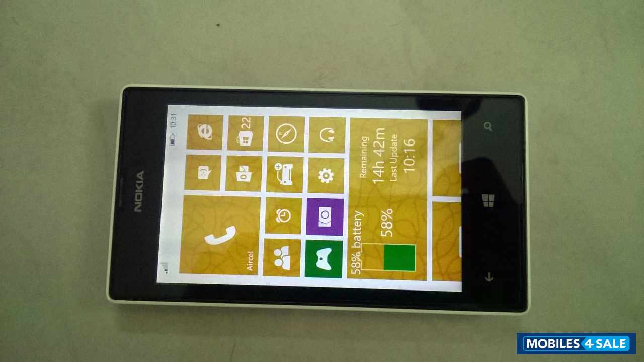 White/yellow Nokia Lumia 520