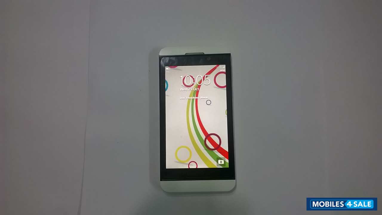 White BlackBerry Z10