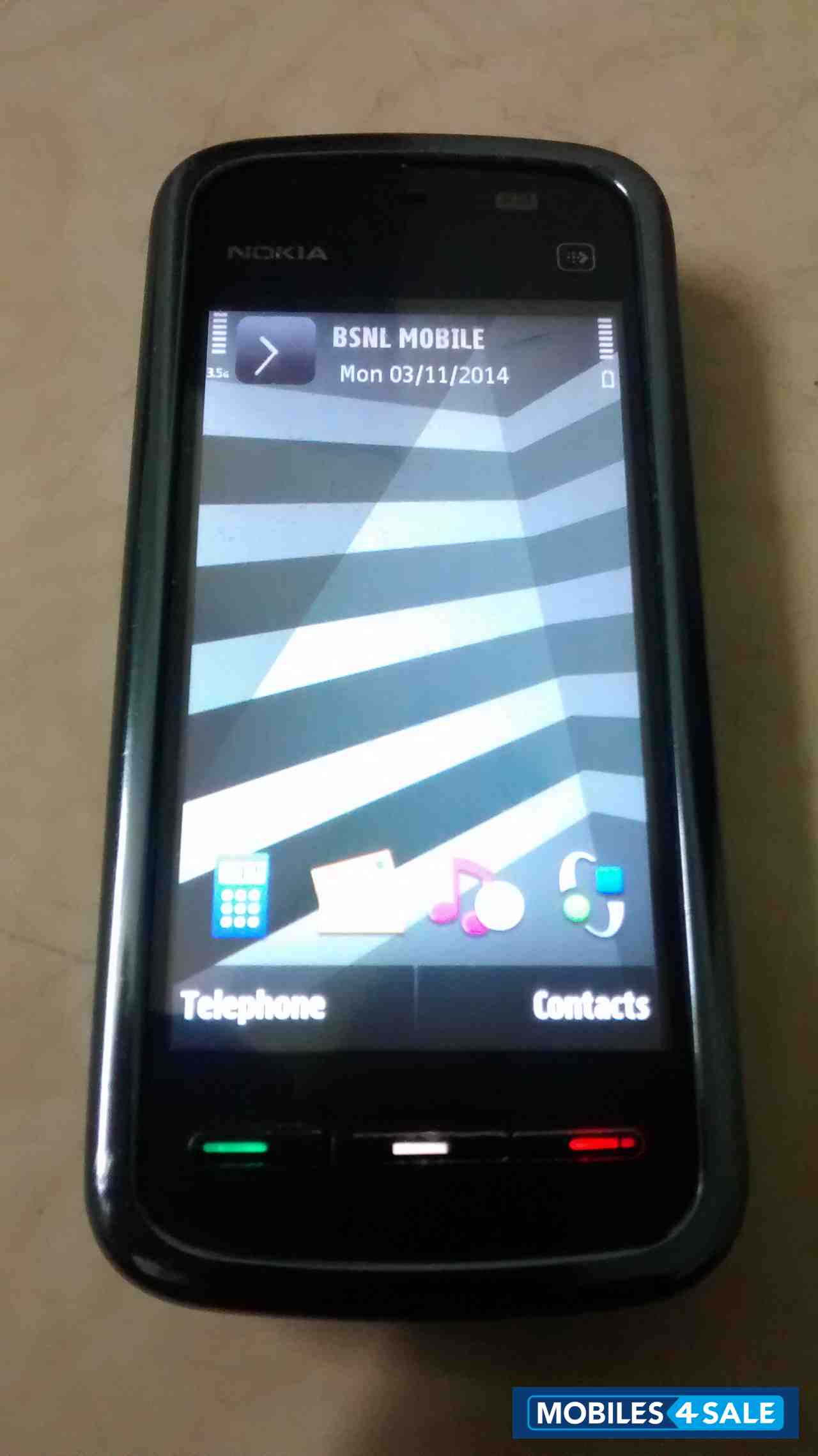 Black Nokia 5235 Comes With Music