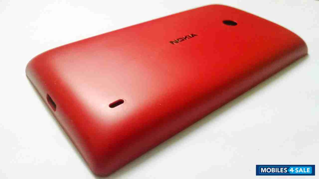 Red Nokia Lumia 520