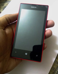 Red Nokia Lumia 520