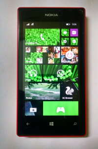 Red Nokia Lumia 520