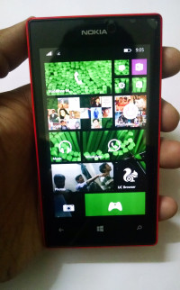 Red Nokia Lumia 520