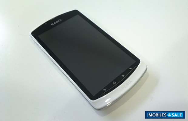 White Sony Xperia neo L