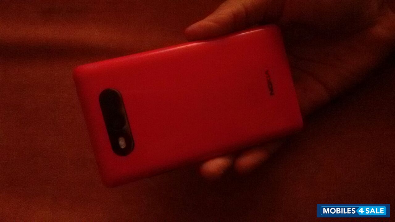 Red Nokia Lumia 820