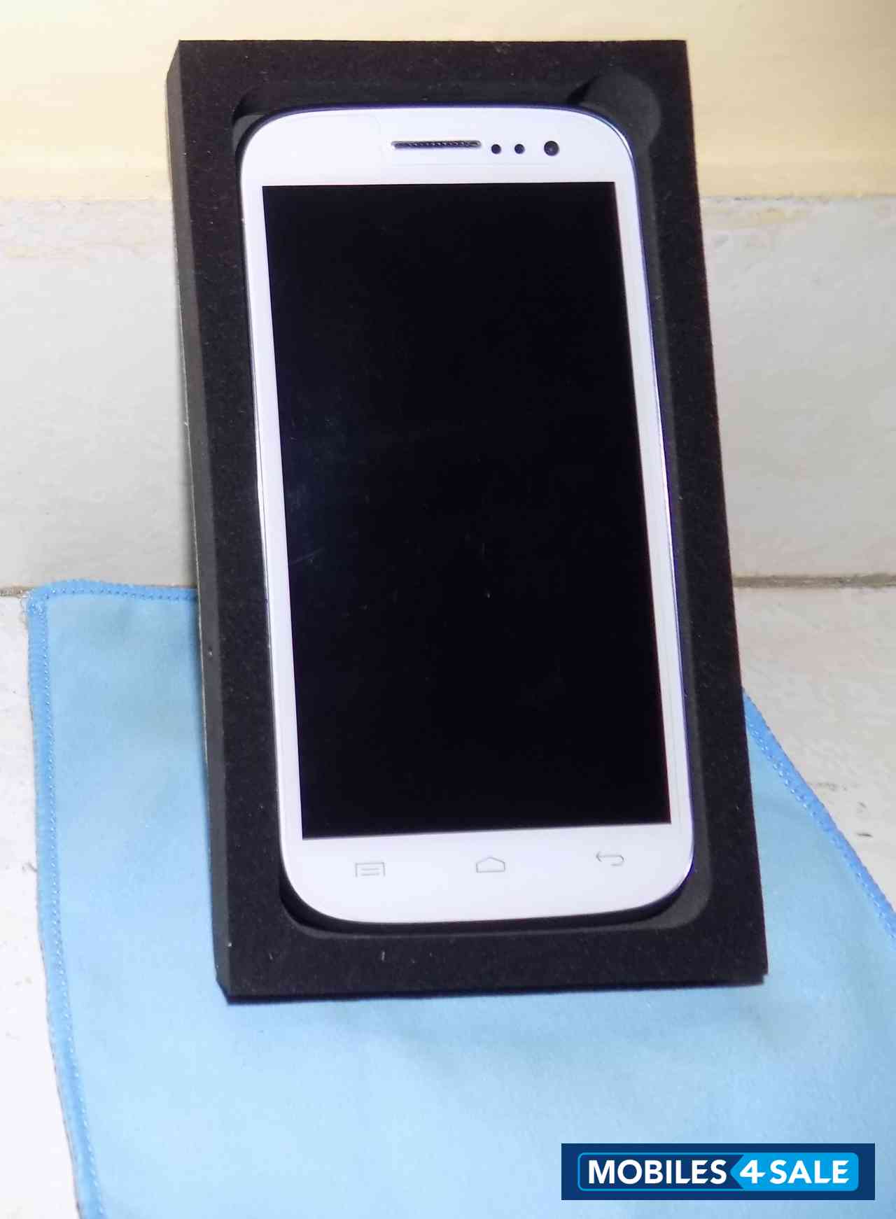 White Micromax Canvas HD A116