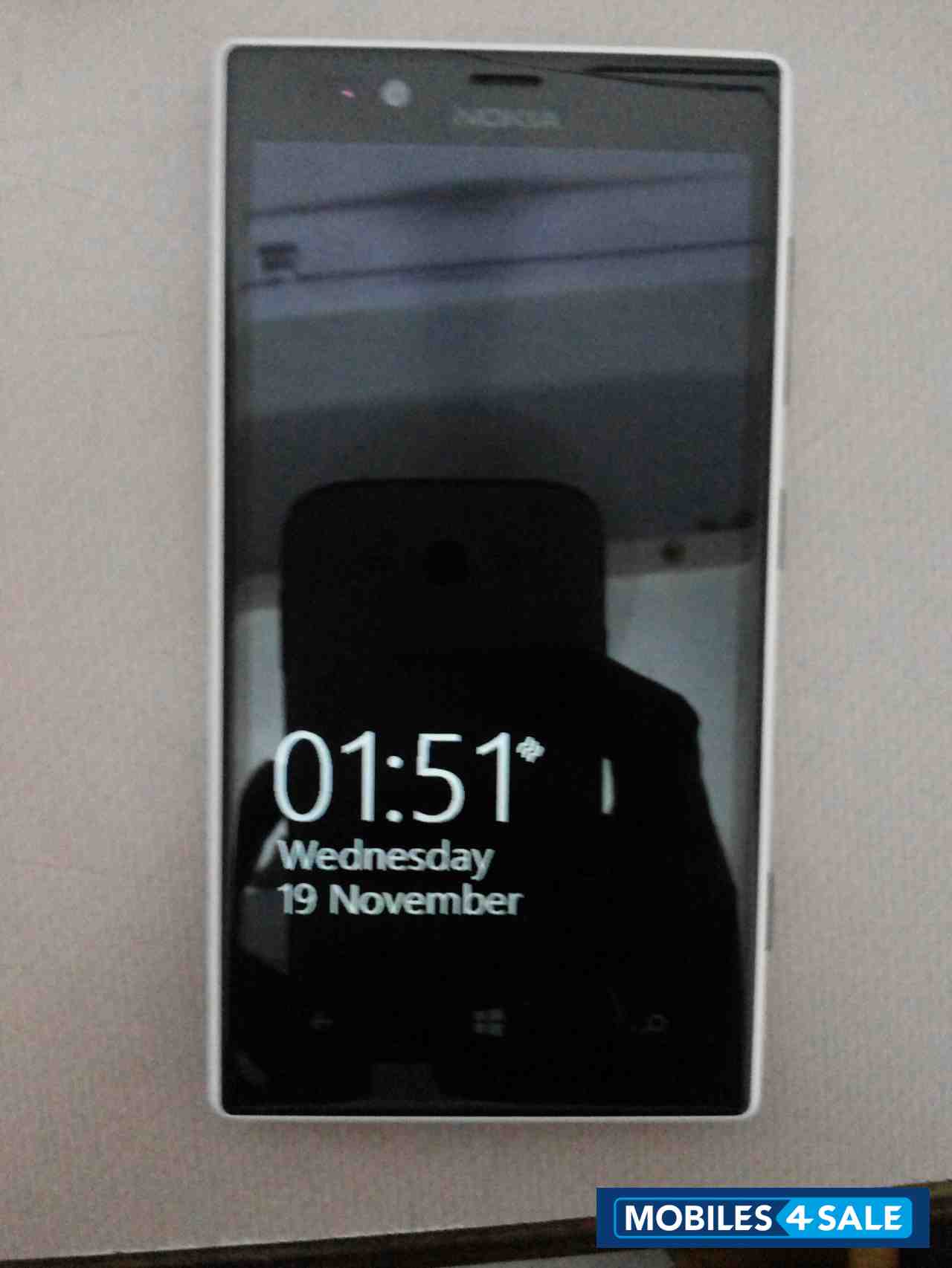 White Nokia Lumia 720