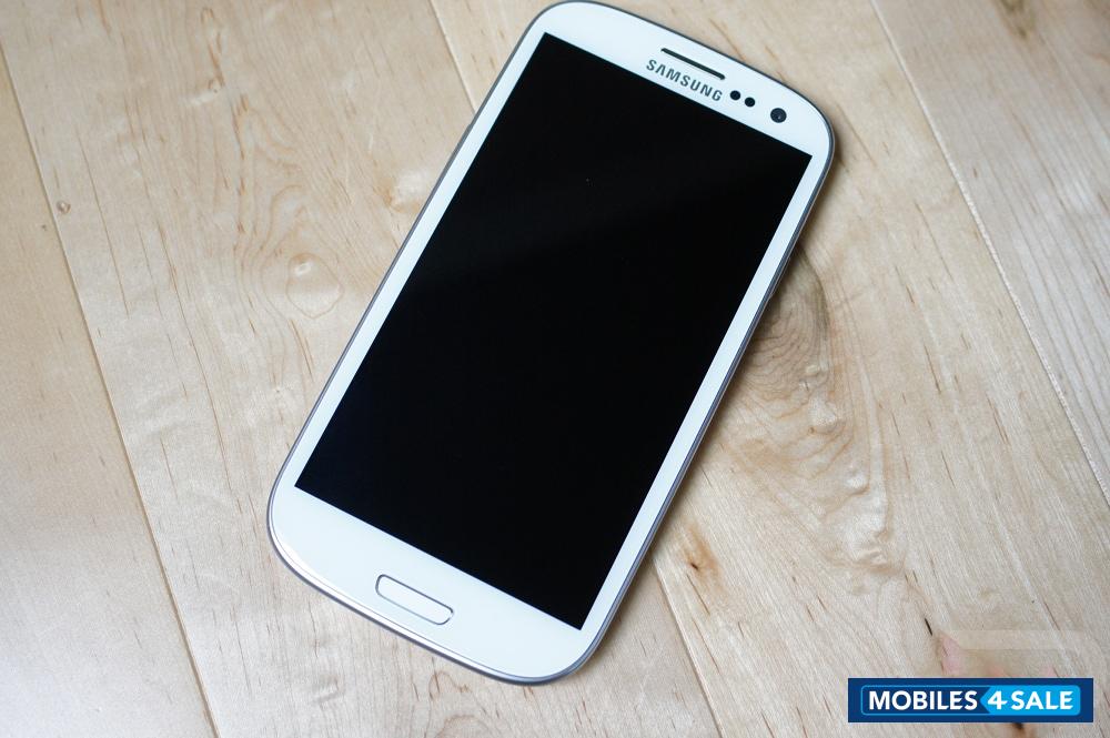 White Samsung Galaxy S3