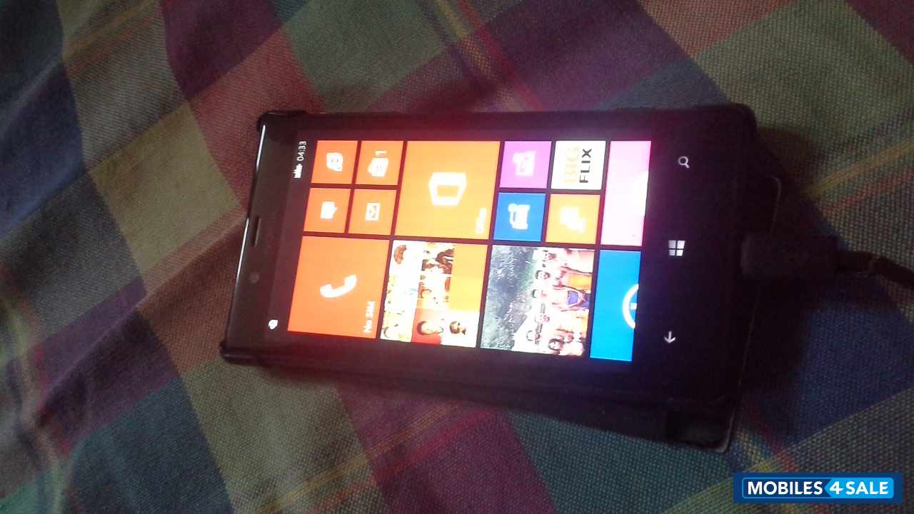 Black Nokia Lumia 720