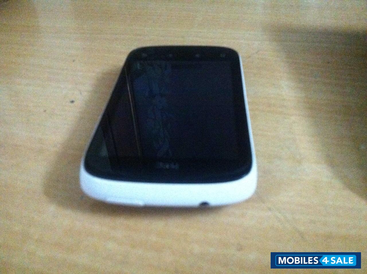 White HTC Explorer White HTC Explorer