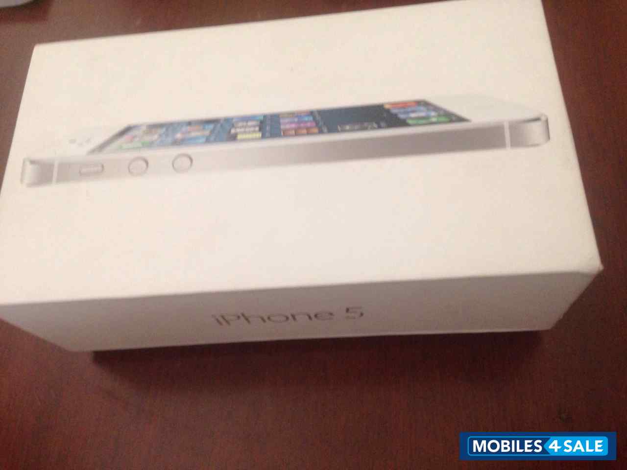 White Apple iPhone 5