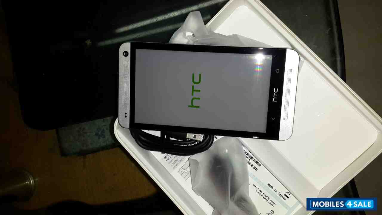 Silver HTC One Dual SIM