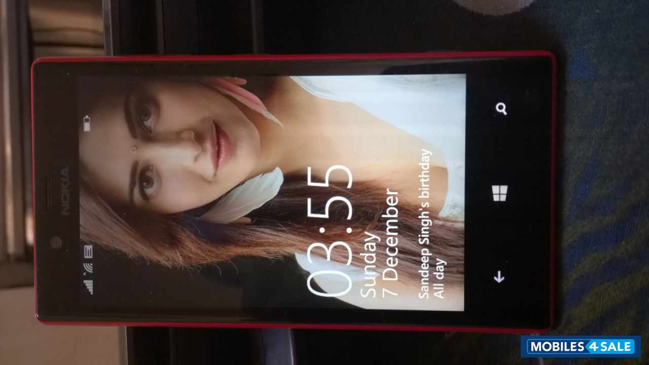 Red Nokia Lumia 720