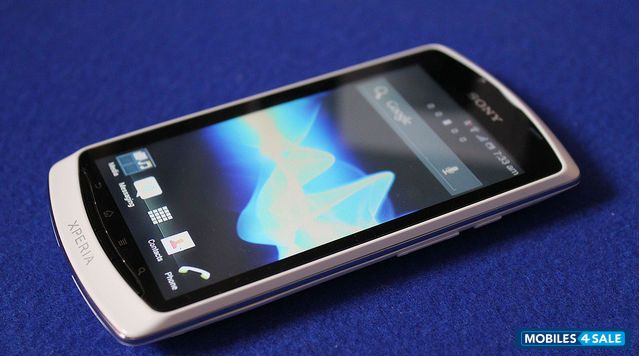 White Sony Xperia neo L