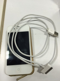 White Apple iPhone 4S