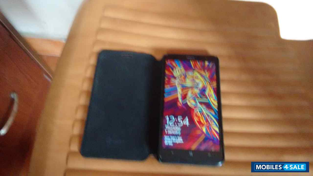 Black Nokia Lumia 1320