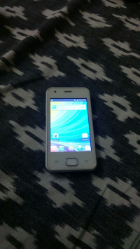 White Karbonn A50