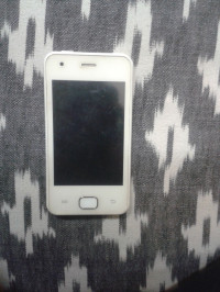 White Karbonn A50