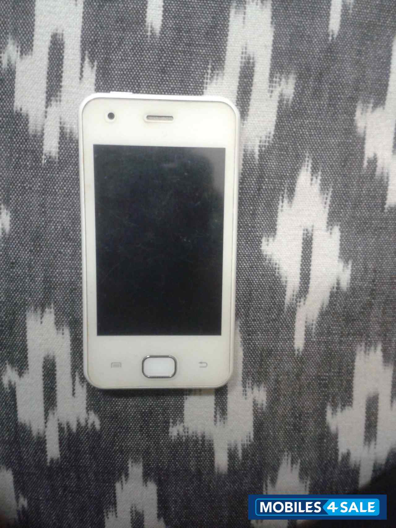 White Karbonn A50