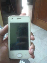 White Karbonn A50