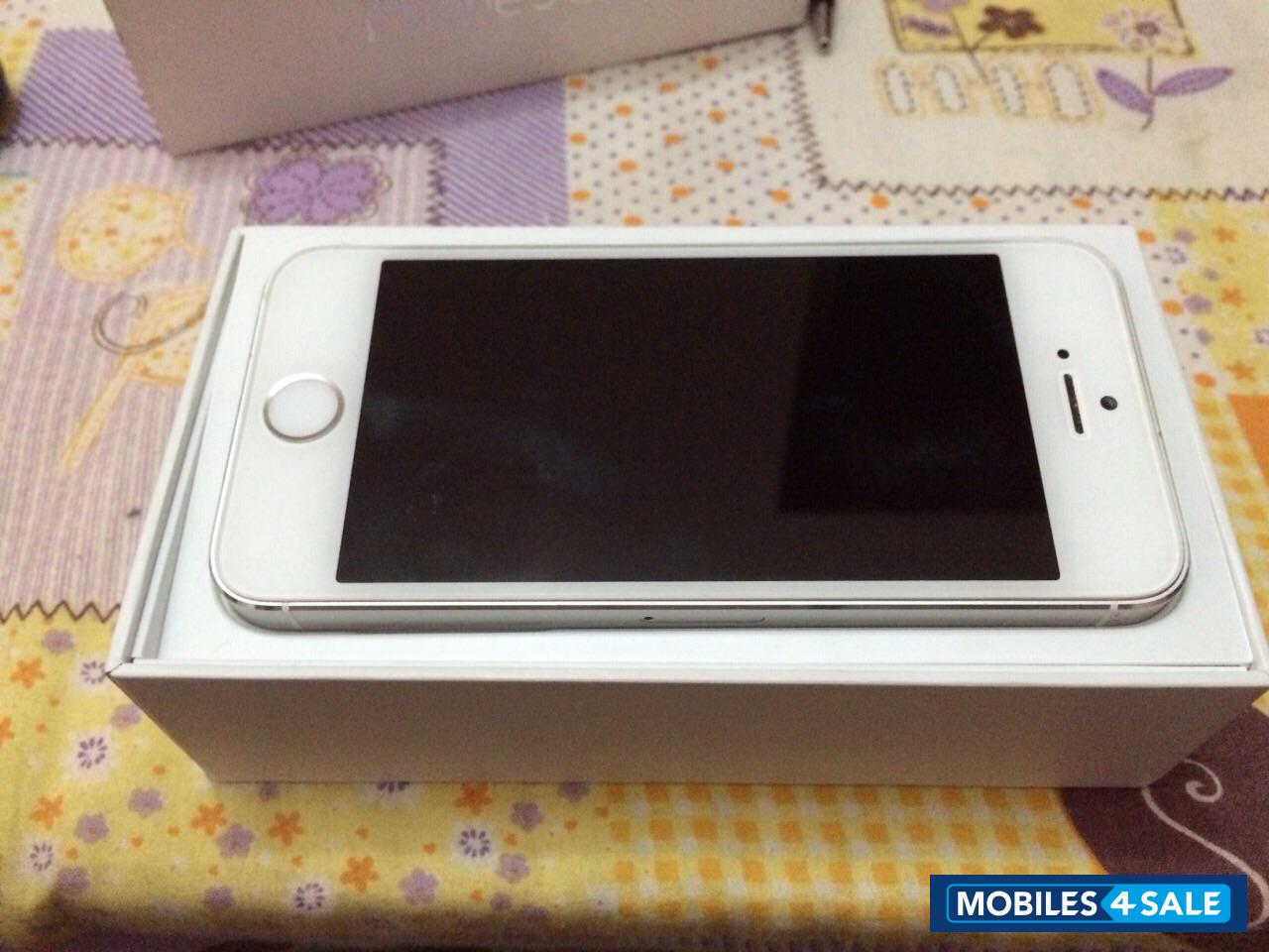 Silver/white Apple iPhone 5S