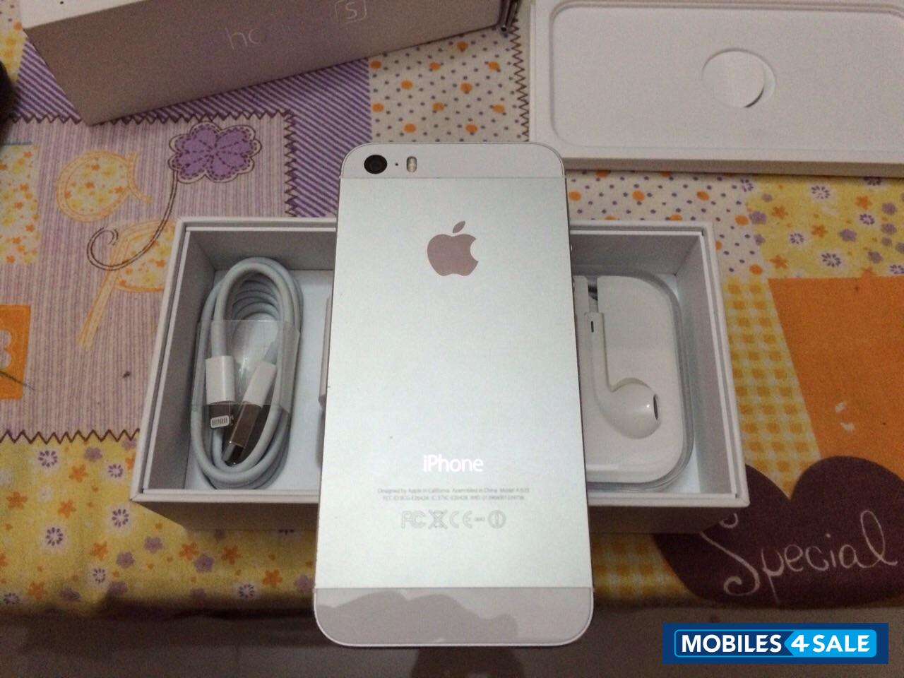 Silver/white Apple iPhone 5S