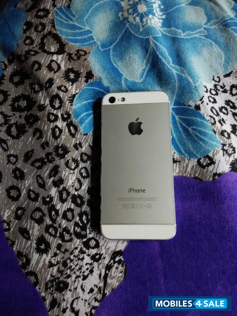 White Apple iPhone 5