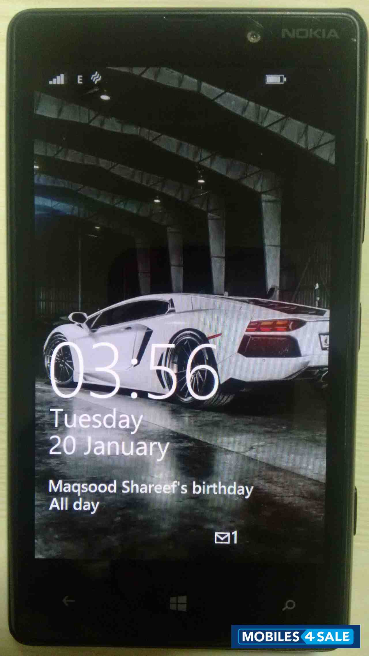 Black Nokia Lumia 820