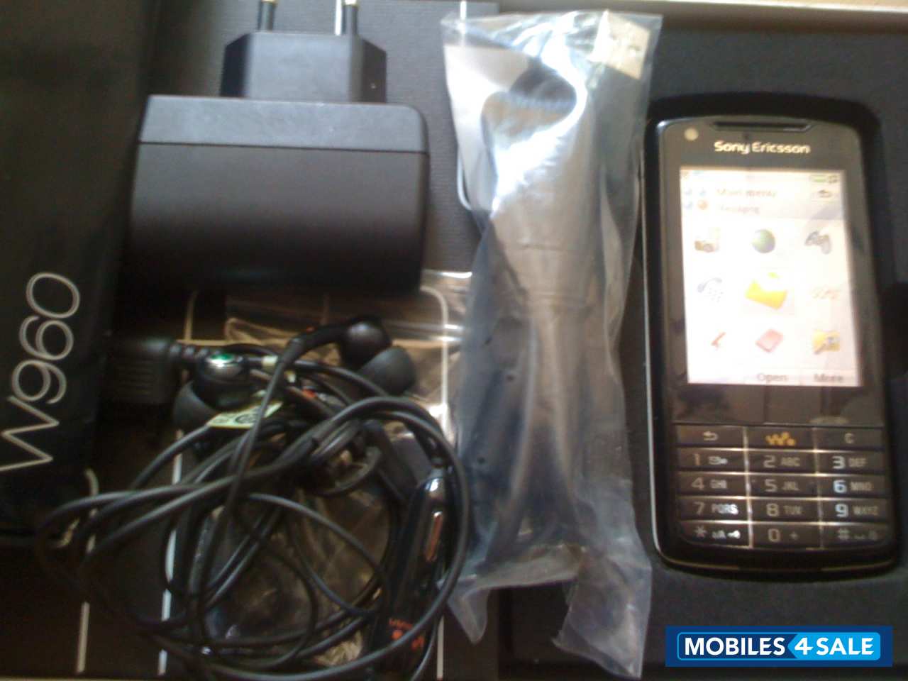 Black Sony Ericsson W960